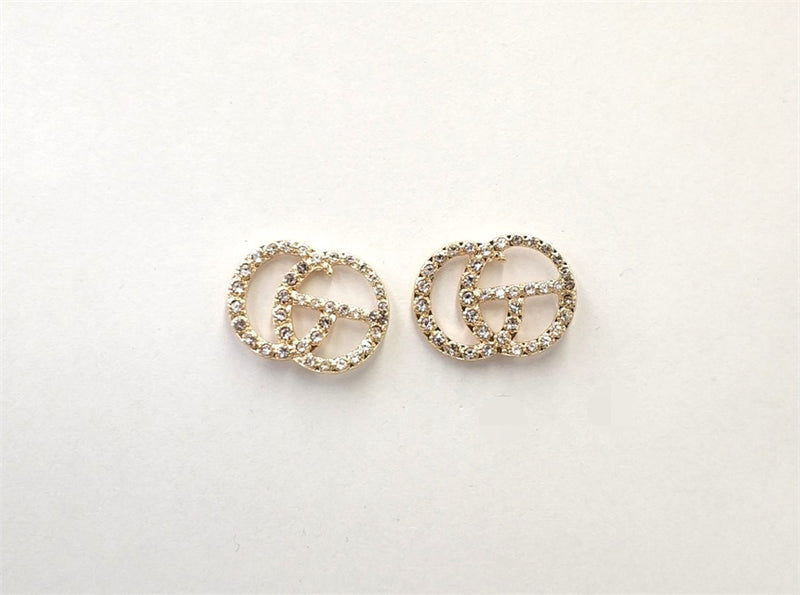 GO Emblem Pearl Earring